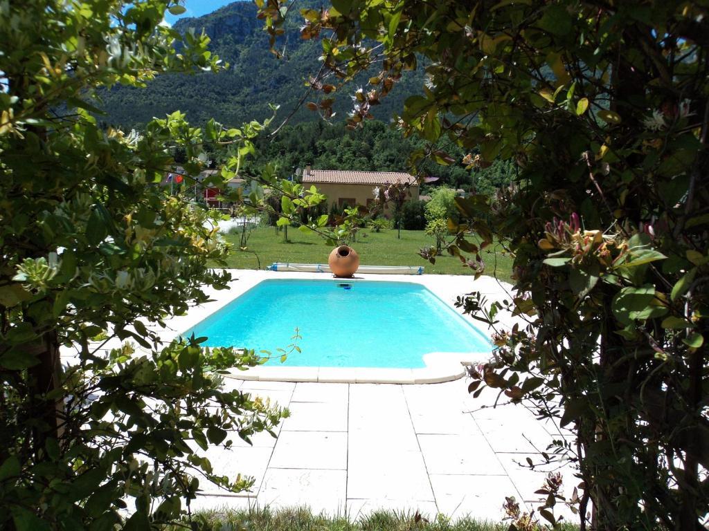 Hotel Restaurant Rose Des Pyrenees Belvianes-et-Cavirac Exterior photo